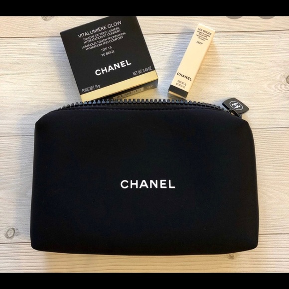 ⭐️Authentic Chanel Cosmetic bag/pouch - Picture 2 of 9